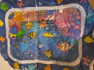 Alfombra de agua para bebés Mundo Diver