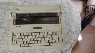 Máquina de escribir Brother AX-230