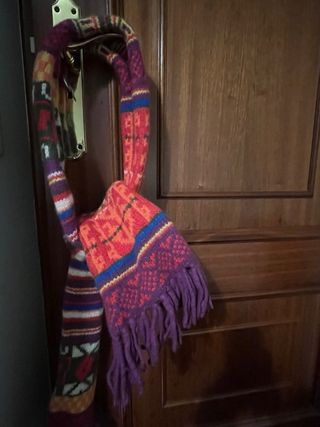 Bufanda tejida multicolor con flecos