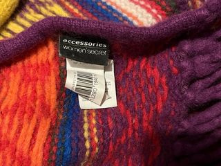 Bufanda tejida multicolor con flecos