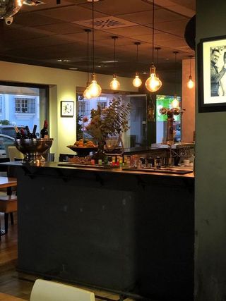 Local comercial en alquiler en Los Naranjos - Las Brisas en Marbella