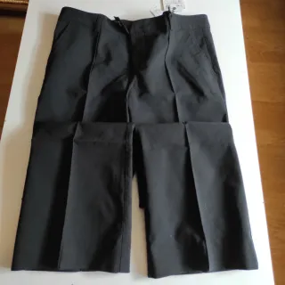 Pantalón negro Zara un poco acampanado