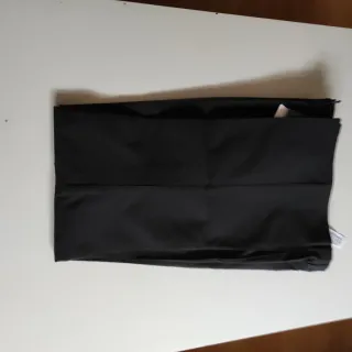 Pantalón negro Zara un poco acampanado