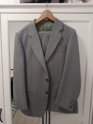 Traje de hombre gris