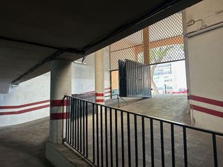 Garaje en venta en La Calzada en Sevilla