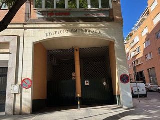 Garaje en venta en La Calzada en Sevilla