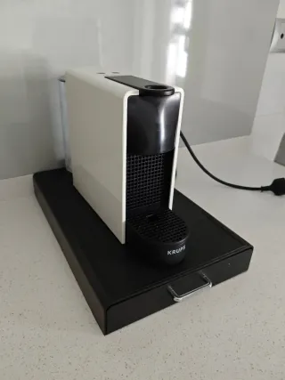 Cafetera Nespresso Krups Compacta