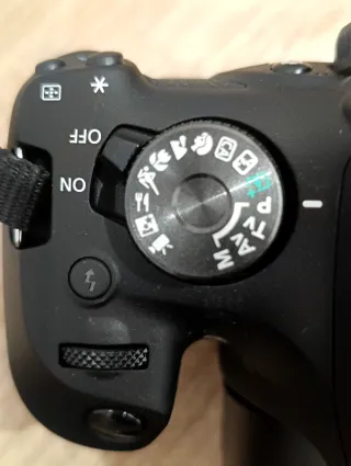 Cámara Canon EOS 200D Negra