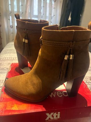 Botines Xti Marrones Mujer