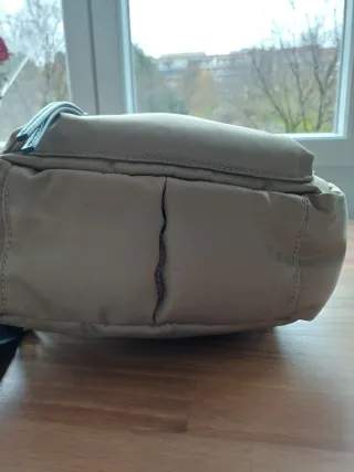 Mochila Mediana Beige y Negra