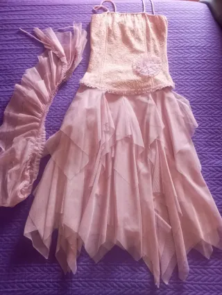 Tops,falda de tul y estola a juego con volante.