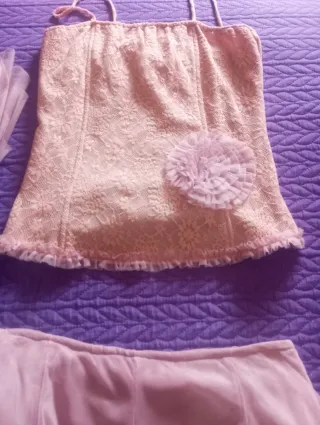 Tops,falda de tul y estola a juego con volante.