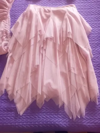 Tops,falda de tul y estola a juego con volante.