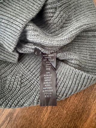 Jersey de lana gris con cuello alto