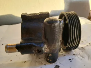 Bomba Dirección Renault