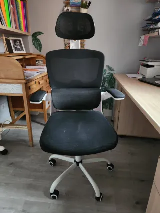 Comprada en Junio 2024.  Silla de estudio ergonómi