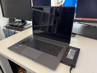 MSI Creator Z16 AVERIADO + cargador original