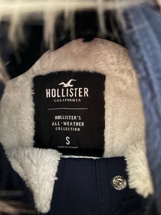 Abrigo azul Hollister con capucha