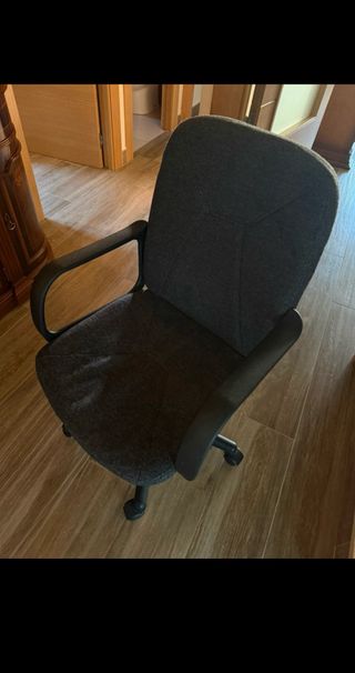 Silla de escritorio negra y gris