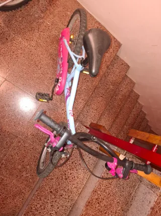 Bicicleta infantil Btwin azul y rosa