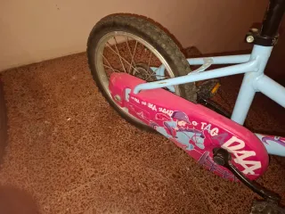 Bicicleta infantil Btwin azul y rosa