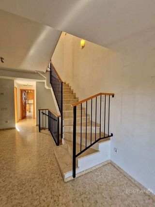 Casa adosada en alquiler en Moncada