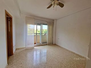 Casa adosada en alquiler en Moncada