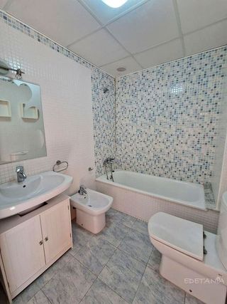 Casa adosada en alquiler en Moncada