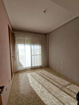 Casa adosada en alquiler en Moncada