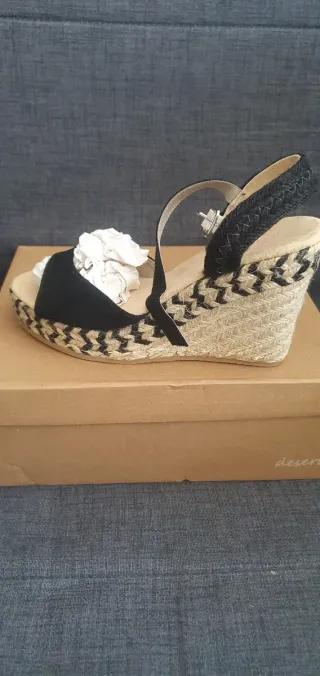 Sandalias esparto cuña negras y beige