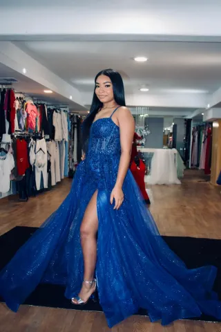 Vestido de fiesta azul con pedrería