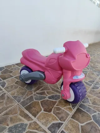 Moto infantil rosa y morada, perfectas condiciones