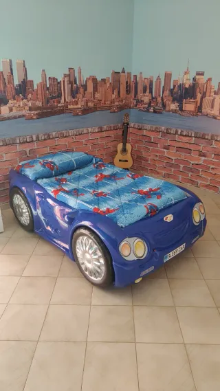 Letto a macchina blu