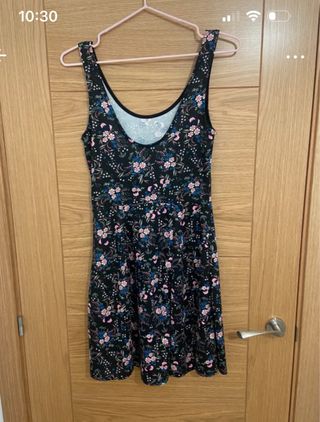 Vestido negro estampado floral de H&M
