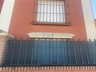 Casa adosada en venta en Brenes