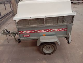 Remolque cerrado con cerradura