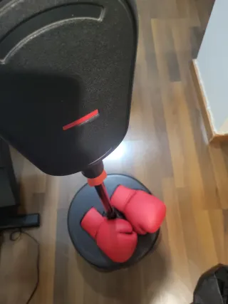 Pera de boxeo con base y guantes