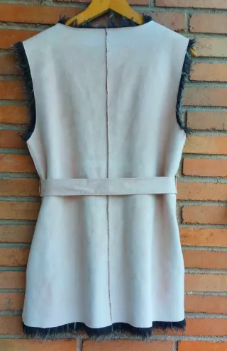 Chaleco reversible de ante rosa y pelo, bolsillos