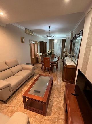 Casa adosada en alquiler en Polígonos - Recinto Ferial Cortijo de Torres en Málaga