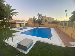 Casa adosada en alquiler en Polígonos - Recinto Ferial Cortijo de Torres en Málaga