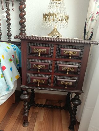 Coppia di mobili antichi da notte in stile barocco