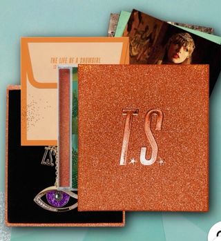 Taylor Swift The Life of a Showgirl, Sweat and