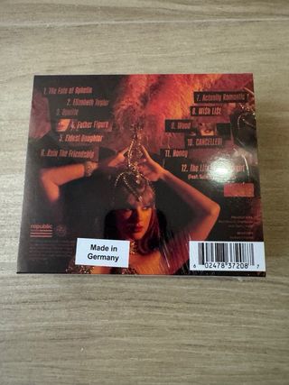 Taylor Swift The Life of a Showgirl, Sweat and