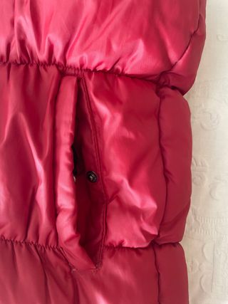 Chaleco plumífero burdeos