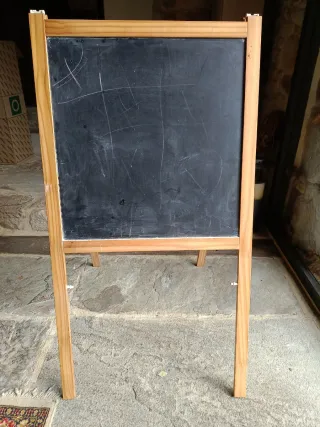 Pizarra bicolor Ikea madera y plástico