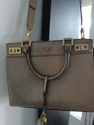 Bolso Guess Beige y Dorado