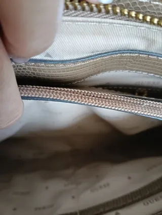 Bolso Guess Beige y Dorado