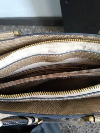 Bolso Guess Beige y Dorado