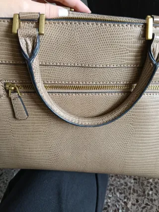 Bolso Guess Beige y Dorado
