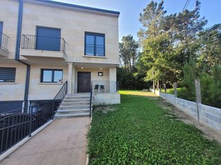 Casa adosada en venta en Brión